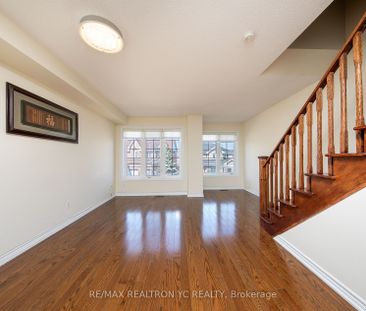 Townhouse For Lease | N8130176 - Photo 1