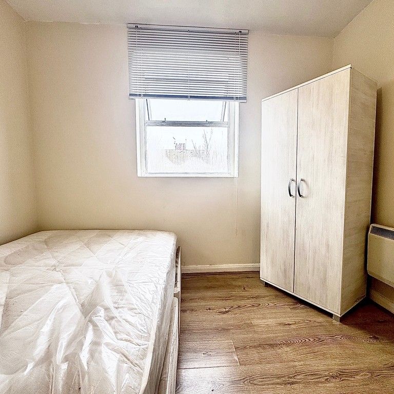 1 Bedroom Apartment, Burton Road, London - Photo 1