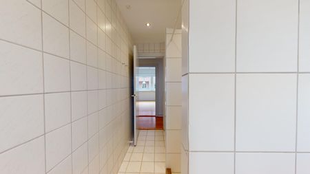 <b>Centralt byliv og rolig altanhygge – perfekt delelejlighed til to</b> - Foto 3