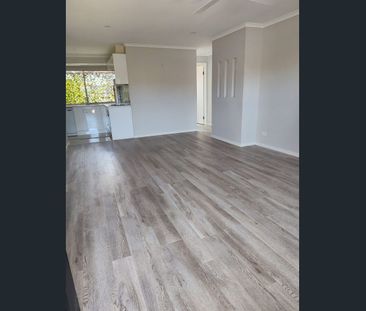 Three bedroom duplex is for rent in Ashmore. - Photo 3