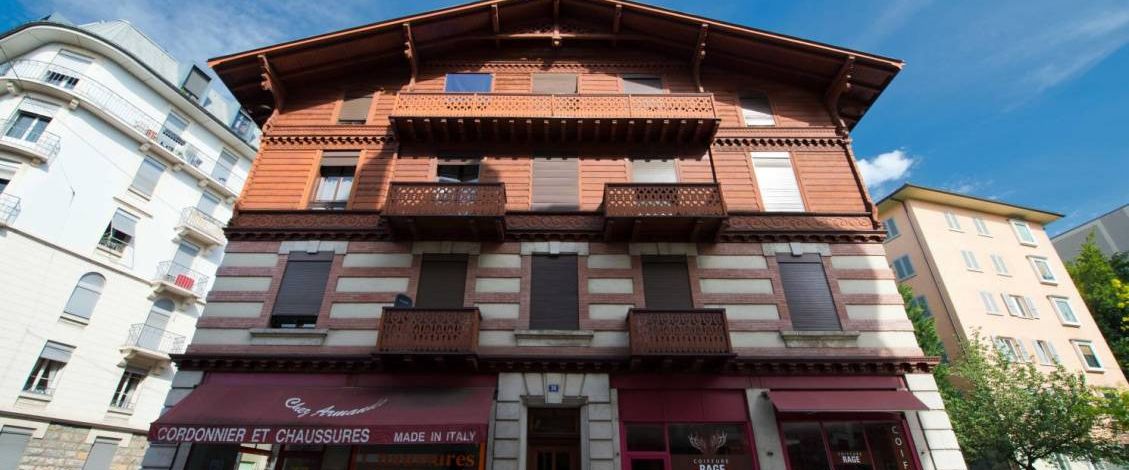 Appartement de 3 pièces au 1er étage dans un immeuble au cachet historique "le Chalet Suisse" - Photo 1