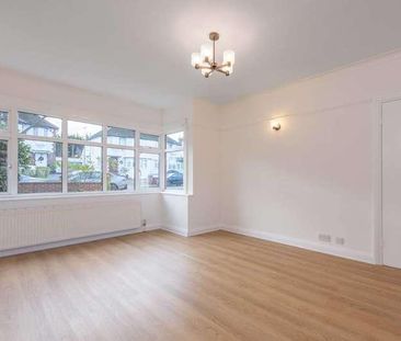 Addington Drive, North Finchley, N12 - Photo 2
