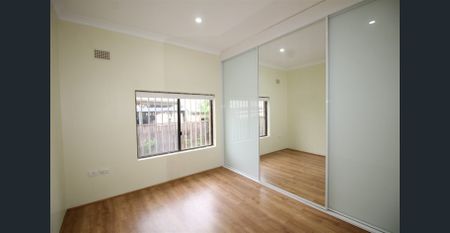 MODERN FAMILY LIVING IN GREAT LOCATION - Photo 4