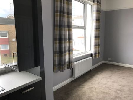 2 Bed Flat, Lennard Road, CR0 - Photo 4