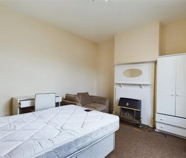 4 bedroom terraced house to rent - Photo 4