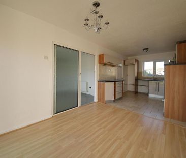 3 bedroom end of terrace house to rent - Photo 3