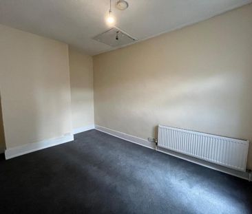 4 bedroom terraced house to rent - Photo 3