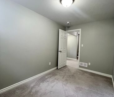 For Lease - 9 Moynes Court, Kawartha Lakes, Ontario - Photo 2