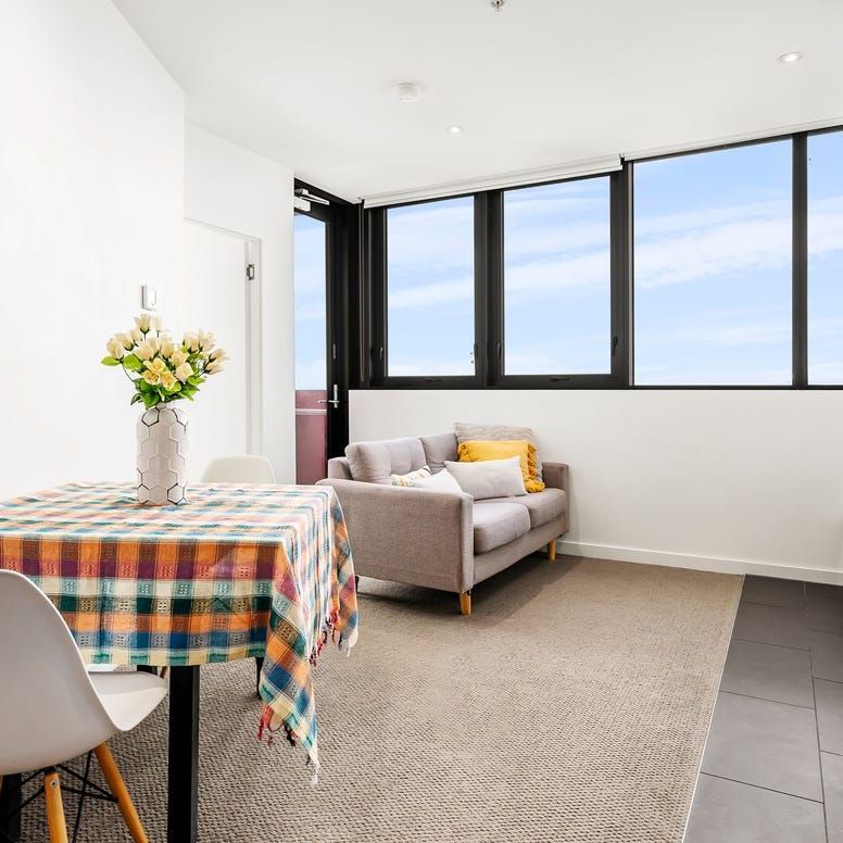 Stunning City-View Apartment at Swanston Square - Photo 1