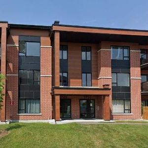 3 CH - 2 SDB - Laval - $2,200 /mo - Photo 2