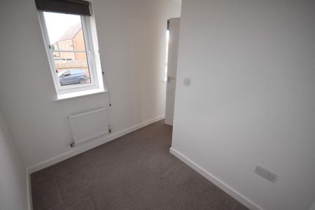 3 bedroom semi-detached house to rent - Photo 5