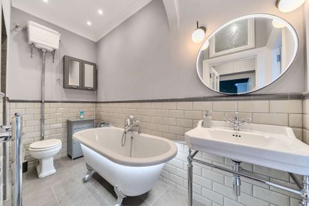 A beautifully presented two bedroom apartment in a sought after central location - Photo 4