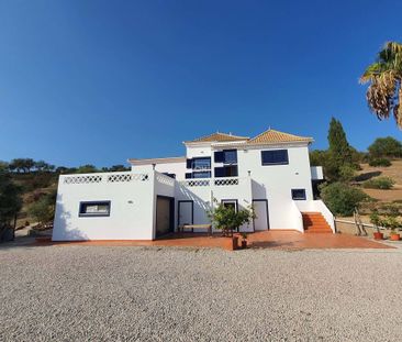 3 bedroom luxury Villa for rent in Loulé, Portugal - Photo 2