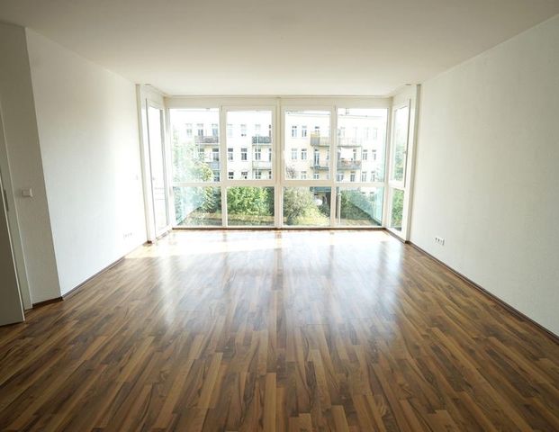 Lichtdurchflutete 2-Raum Wohnung mit Balkon - Foto 1