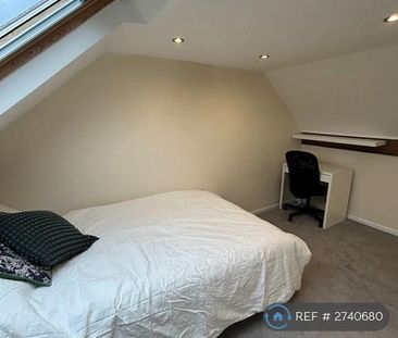 4 bedroom end of terrace house to rent - Photo 5