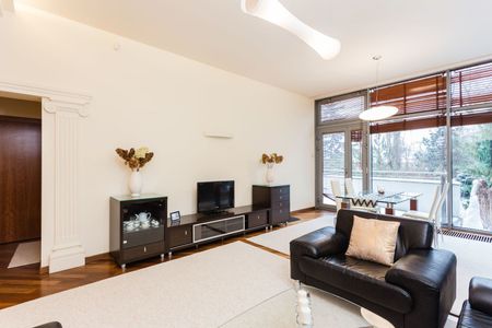 Apartament w budynku z basenem | CENTRUM - Zdjęcie 3