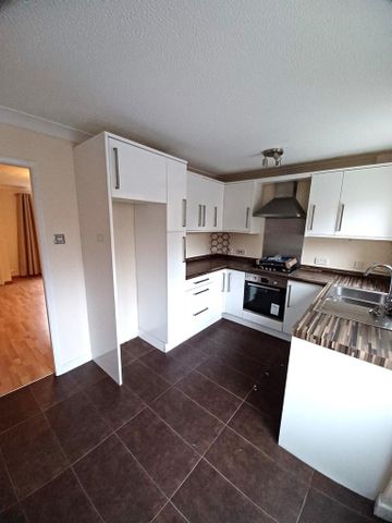 3 bedroom terraced house to rent - Photo 5