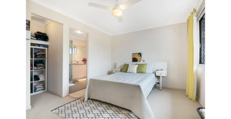 Spacious Family Home in a Peaceful Carindale Pocket - Photo 4