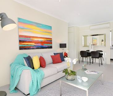 Quiet Sunny 3-Bedroom Apartment with Lock-Up Garage - Photo 2