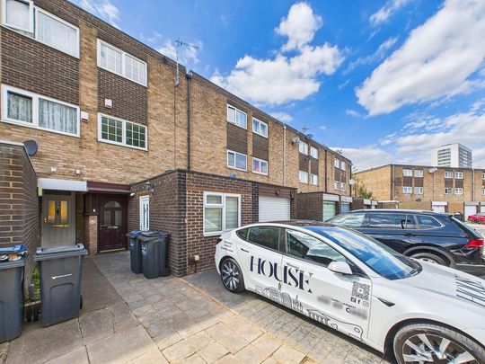 4 bedroom terraced house to rent - Photo 1