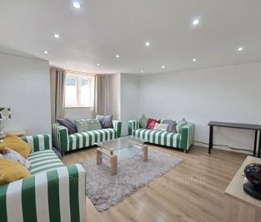 10 Bedroom House in Headingley - Photo 1