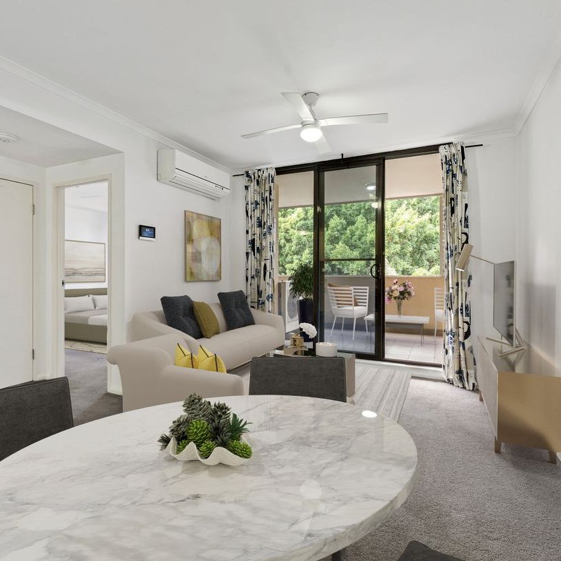 Modern Conveniently Located Apartment - Photo 1