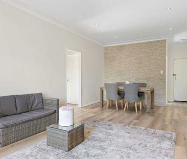Stylish Top Floor Living With Water Views - Photo 4