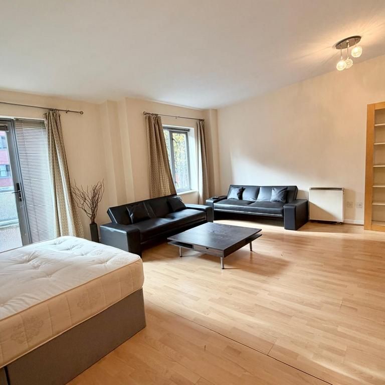 1 bedroom in a flat share to rent - Photo 1