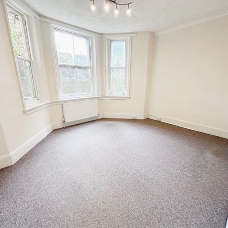 2 Bedroom Flat, The Drive, Hove - Photo 3