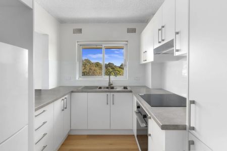 Sunny And Bright One Bedder with Fabulous Golf Course Views - Photo 3