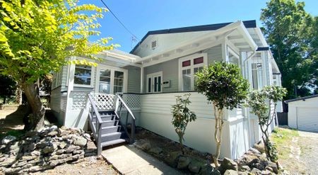 Recently Renovated - In the heart of Glen Eden! - Photo 2