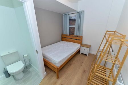 202 Ravenhill Road, Belfast, BT6 8EF - Photo 3