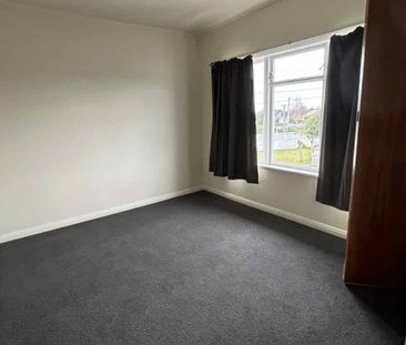 Levin - 3 Bedrooms - Photo 2