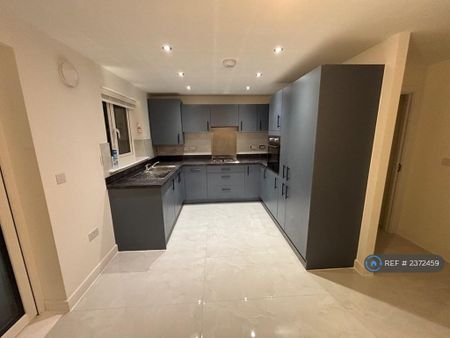 3 bedroom semi-detached house to rent - Photo 5