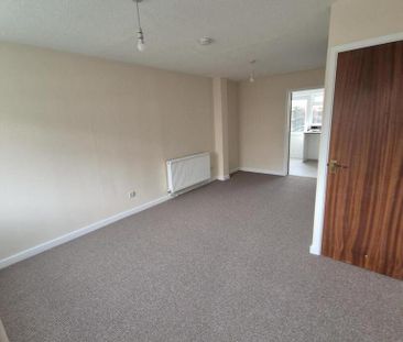 2 bedroom semi-detached house to rent - Photo 2