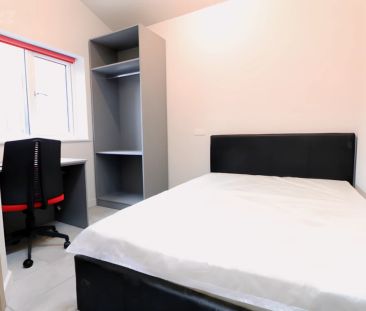 Entire Place·4B4B··1·11A Lower Ford Street - Photo 3