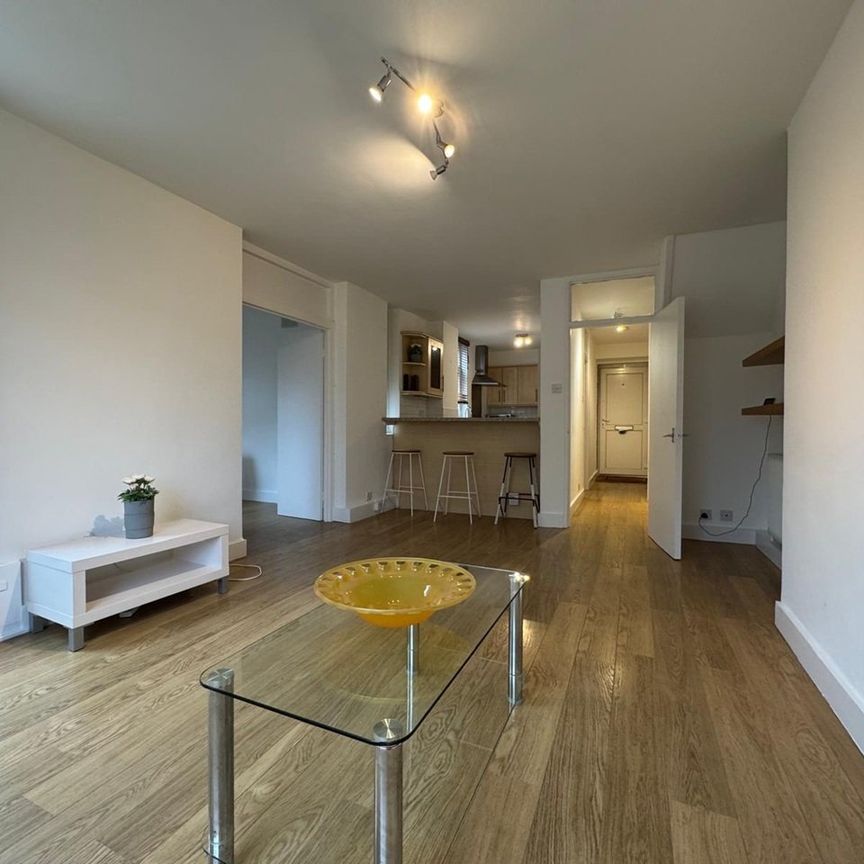 2 Bed Flat, Guildford Road, SW8 - Photo 1