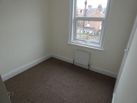 3 bed House - To Let - Photo 3