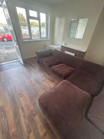 2 bedroom terraced house to rent - Photo 2