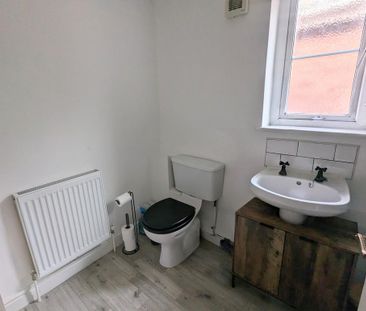 2 bedroom terraced house to rent - Photo 2