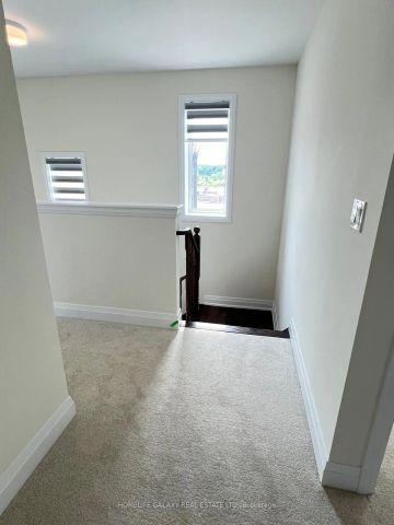 Condo Townhouse For Lease | E9231461 - Photo 4