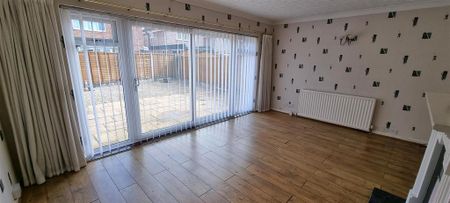 3 bedroom detached house to rent - Photo 2