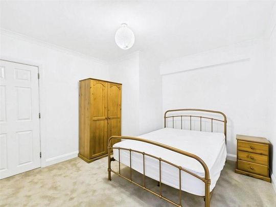 1 bedroom in a house share to rent - Photo 1