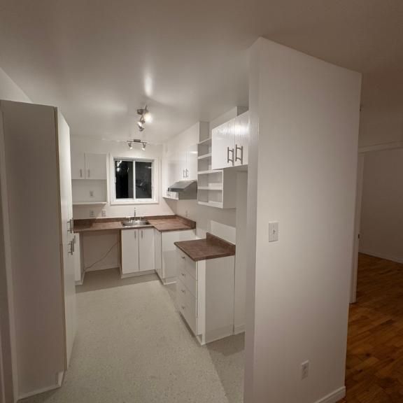 5 1/2 + entrée privée à louer - Photo 1