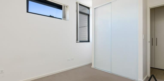 Modern One Bedroom Apartment - Photo 2