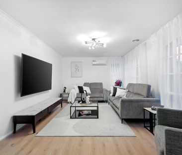 Stunning Family Home - Photo 2