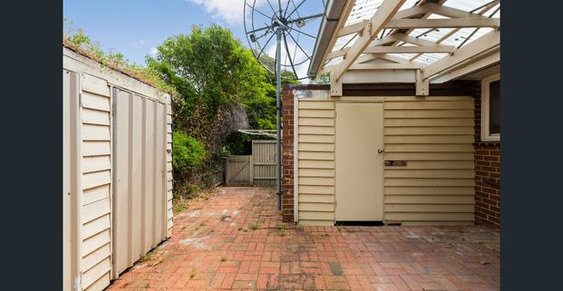 A spacious unit within walking distance to everything - Photo 1