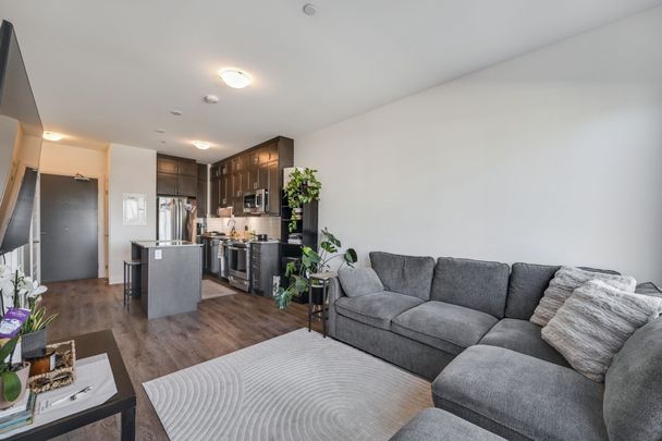 For Lease - 3265 Carding Mill Trail Unit# 218, Oakville, Ontario - Photo 1