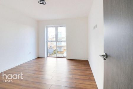 3 bedroom flat to rent - Photo 5