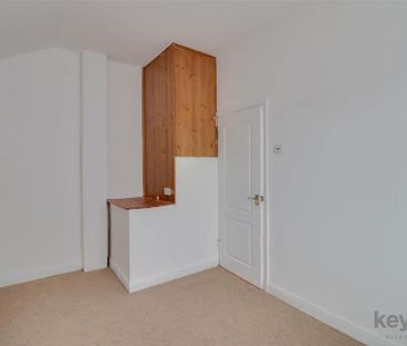 2 bedroom semi-detached house to rent - Photo 6